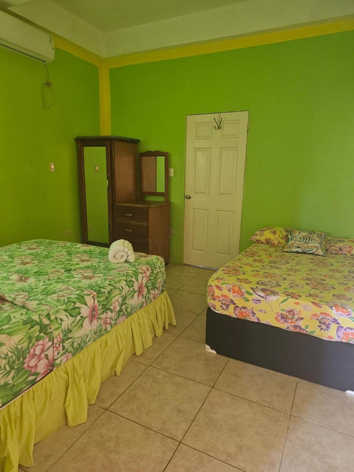Fish Tobago Guesthouse Or Joy And Brandon Guesthouse Buccoo Rum bild